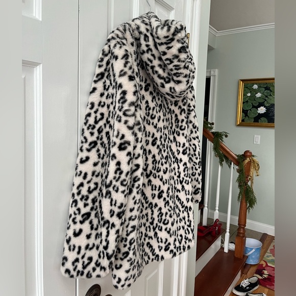 Ann Taylor Snow Leopard Faux Fur Coat - Picture 6 of 8